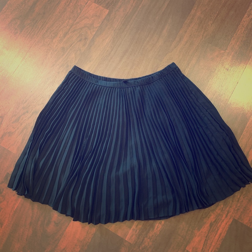 Banana Republic pleated skirt